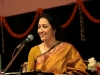 Shama-performing-at-Kala-Mandir-on-18th-February-2011-acknowledging-audience-applause-1